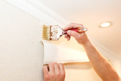 Pose de papier peint à Bonnemain — revêtements muraux et toiles de verre